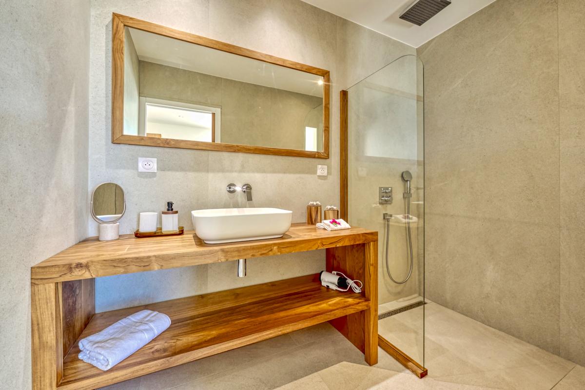 24.Location villa de luxe piscine vue mer Ste Anne Guadeloupe_Suite 1